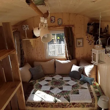 Holiday home Schaeferwagen Auf'm Minibauernhof In *